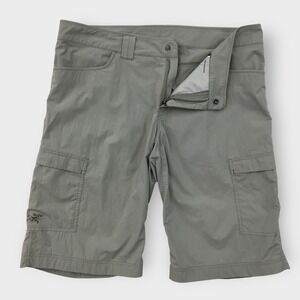 Arcteryx Mens Gray Lightweight Cargo Shorts Hiking Casual Outdoors Waist 38‎